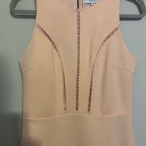 Elegant Pink Womens Dress Size Medium Keyhole Back Bell Hem Sleevless - Picture 2 of 6